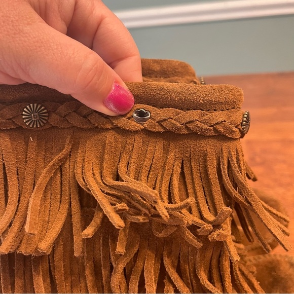 Minnetonka brown fringe 3 layer calf boots size 2 - Picture 3 of 10